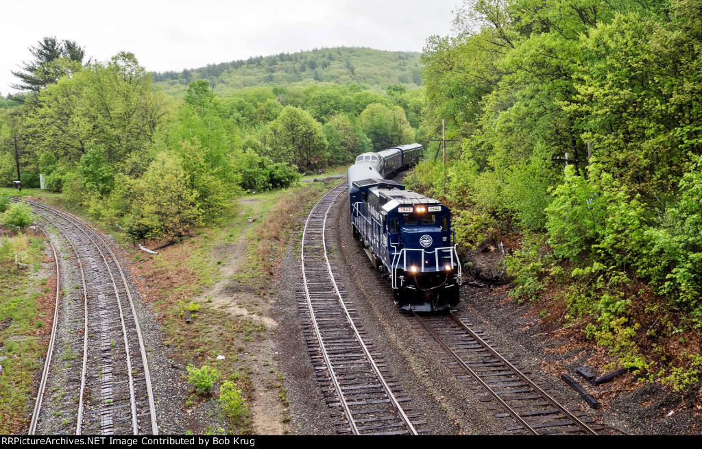 PAR 7542 leads the OCS westbound through Millers Falls, MA